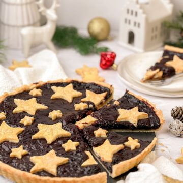 Tartă cu Gem de Prune și Aluat de Cornulețe Fragede
