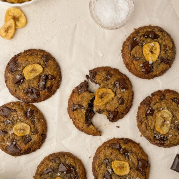 Cookies cu ciocolată și banane cu gust de banana bread și fulgi de sare